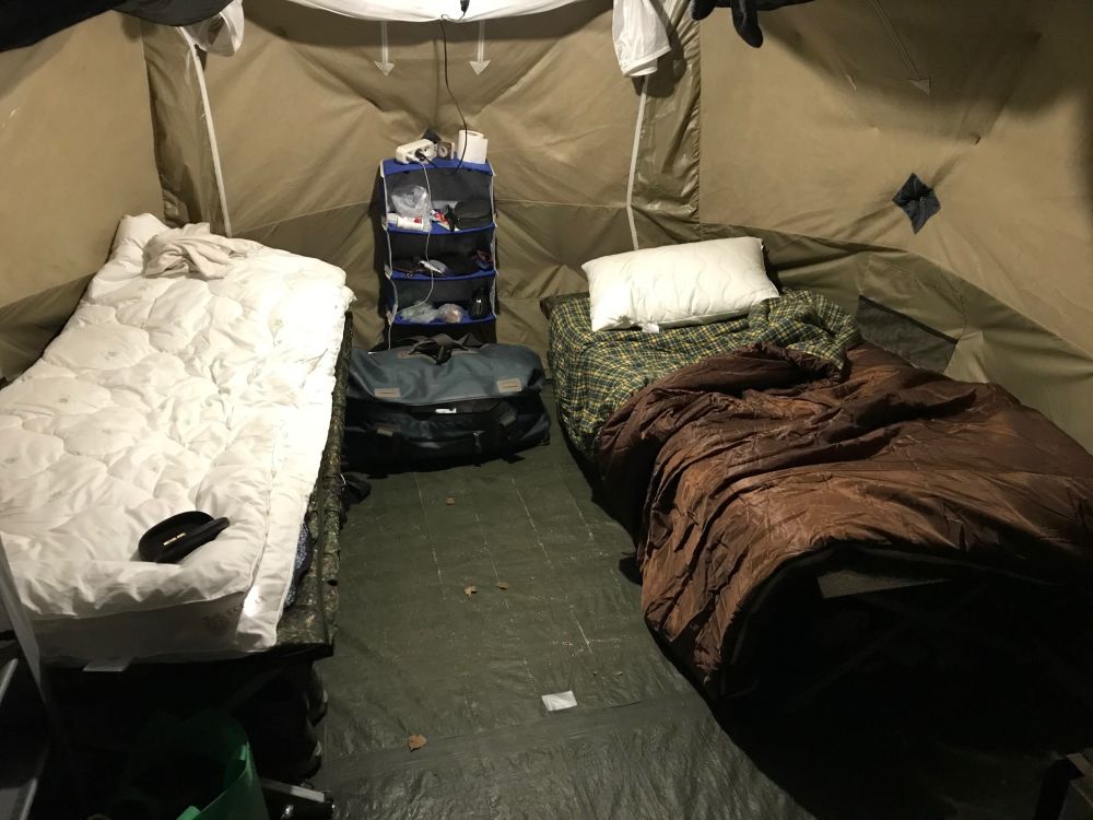 А внутри палатки так уютно и тепло…