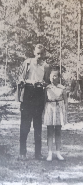 Герман Алексеевич с дочкой Ирой, моей будущей свекровью, на Ядерном острове