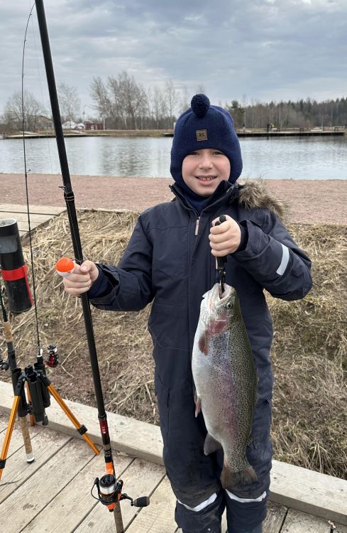 Мой второй сын Фёдор тоже любит рыбачить